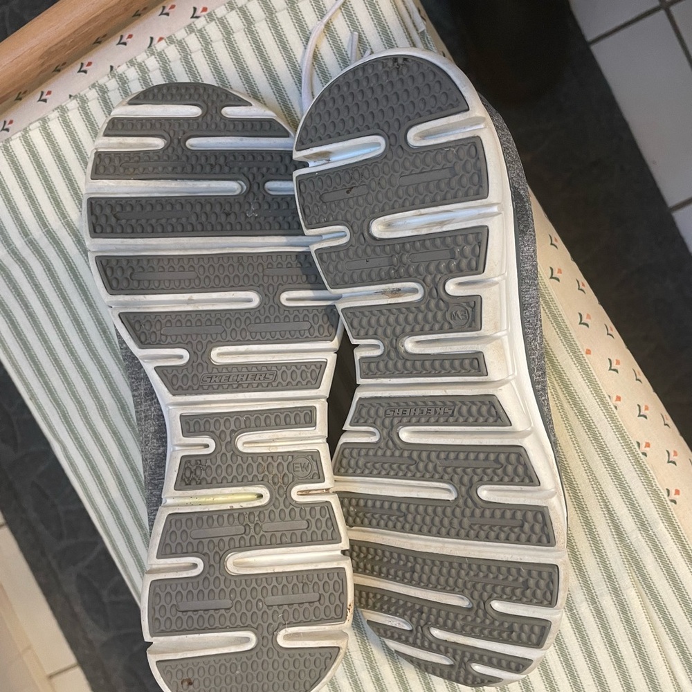 Woman’s Skechers Elite, 7 NWT - Picture 6 of 6
